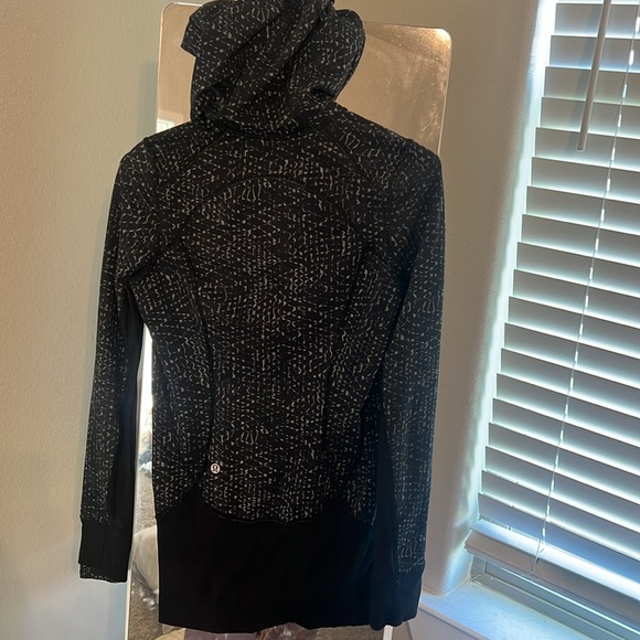 Lululemon running jacket - Picture 2 of 4